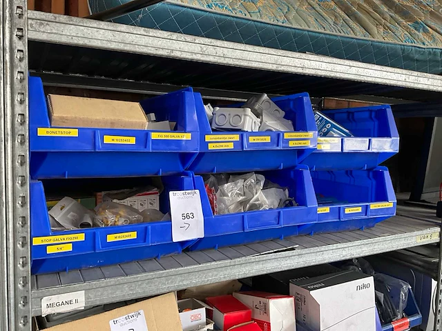 Partij diverse electriciteit componenten - afbeelding 1 van  7