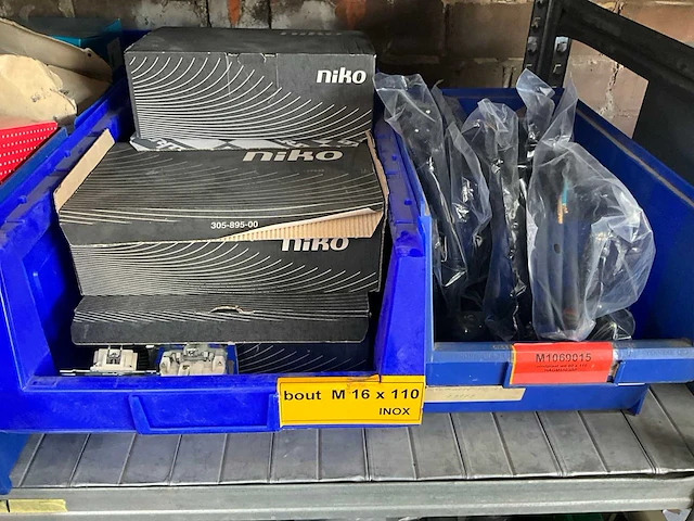 Partij diverse electriciteit componenten - afbeelding 2 van  11