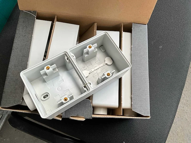 Partij diverse electriciteit componenten - afbeelding 11 van  11