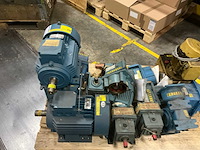 Partij diverse elektromotoren en machineonderdelen - afbeelding 4 van  5