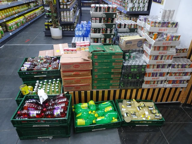 Partij diverse frisdrankenergy drank/water - afbeelding 1 van  8