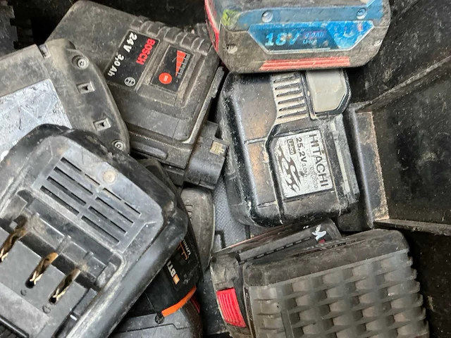 Partij diverse gereedschap accu’s - afbeelding 5 van  5