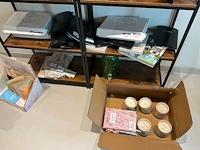 Partij diverse geurkaarsen, verzorgingsprodukten en kruidenthee - afbeelding 2 van  9