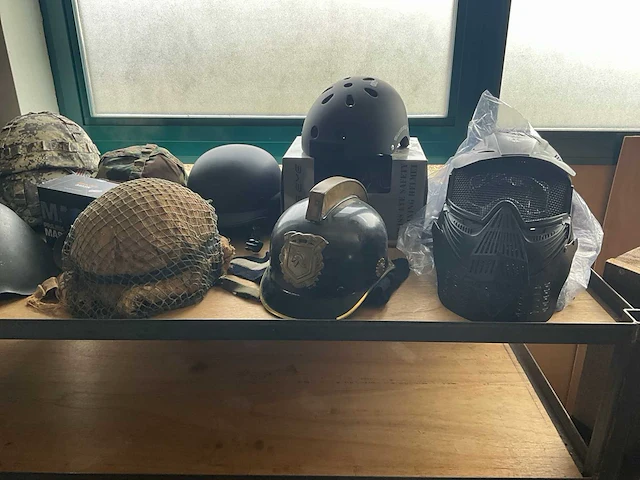 Partij diverse helmen en maskers (ca 21 stuks) - afbeelding 3 van  10