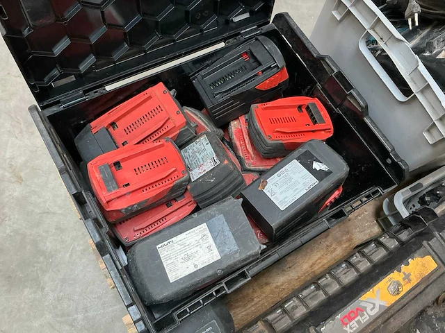 Partij diverse hilti gereedschap accu’s - afbeelding 2 van  5