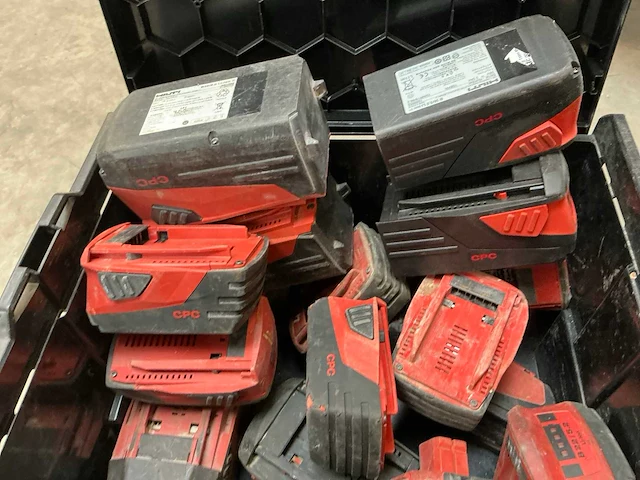 Partij diverse hilti gereedschap accu’s - afbeelding 5 van  5