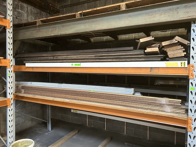 Partij diverse hout (inhoud palletrek) - afbeelding 1 van  5