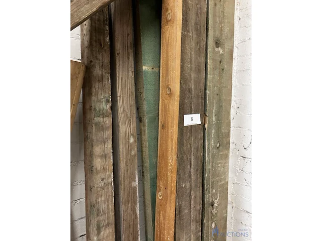 Partij diverse houten balken en planken - afbeelding 2 van  4