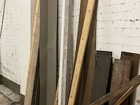 Partij diverse houten balken en planken - afbeelding 4 van  4