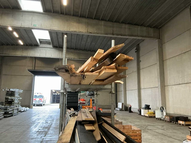 Partij diverse houten balken en planken - afbeelding 4 van  5
