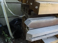 Partij diverse houten geschaafde tuinpalen - afbeelding 6 van  9