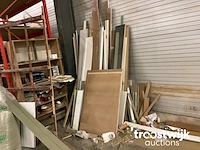 Partij diverse houten platen/planken/ profielen - afbeelding 2 van  11