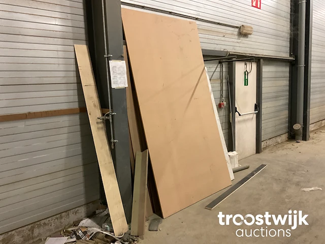Partij diverse houten platen/planken/ profielen - afbeelding 3 van  11