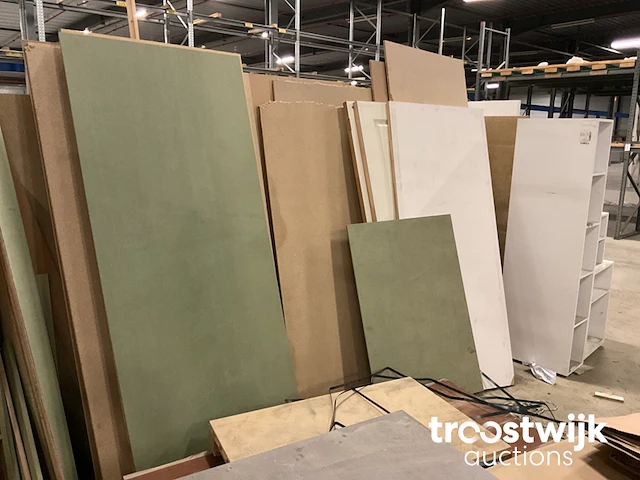 Partij diverse houten platen/planken/ profielen - afbeelding 1 van  11