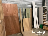Partij diverse houten platen/planken/ profielen - afbeelding 5 van  11
