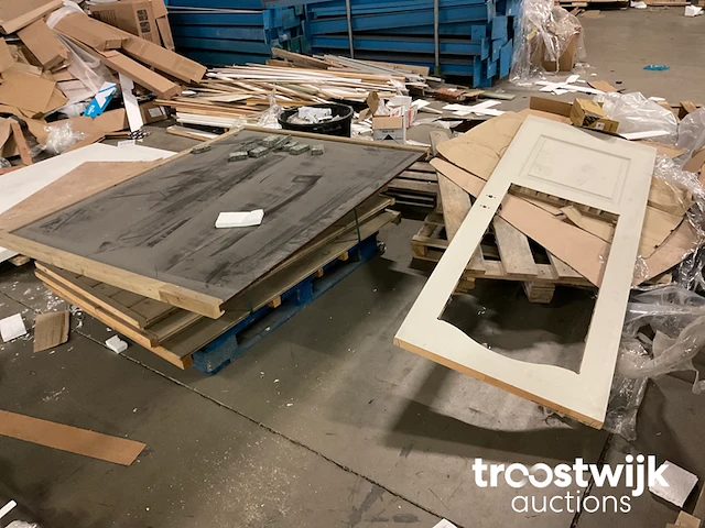 Partij diverse houten platen/planken/ profielen - afbeelding 6 van  11
