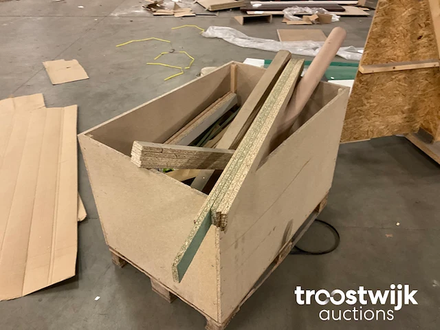 Partij diverse houten platen/planken/ profielen - afbeelding 8 van  11