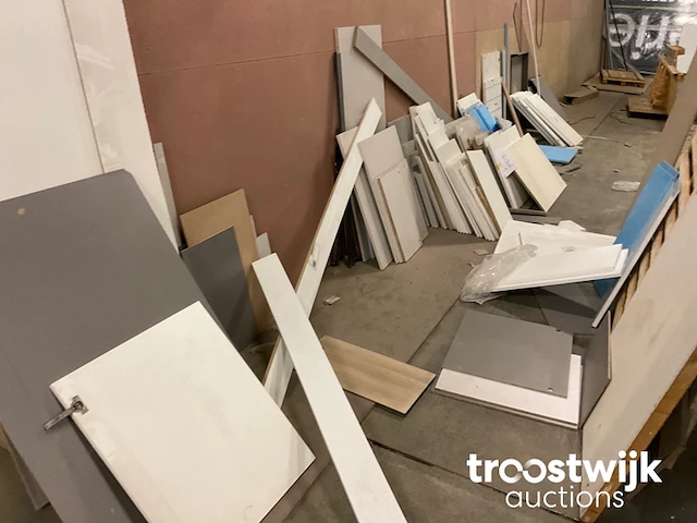 Partij diverse houten platen/planken/ profielen - afbeelding 9 van  11