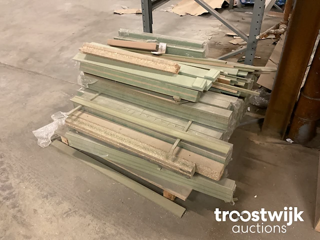 Partij diverse houten platen/planken/ profielen - afbeelding 10 van  11