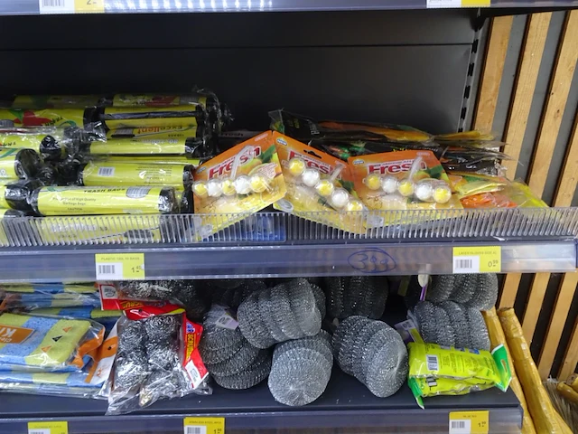 Partij diverse huishoudproducten en verzorgingsproducten - afbeelding 3 van  20