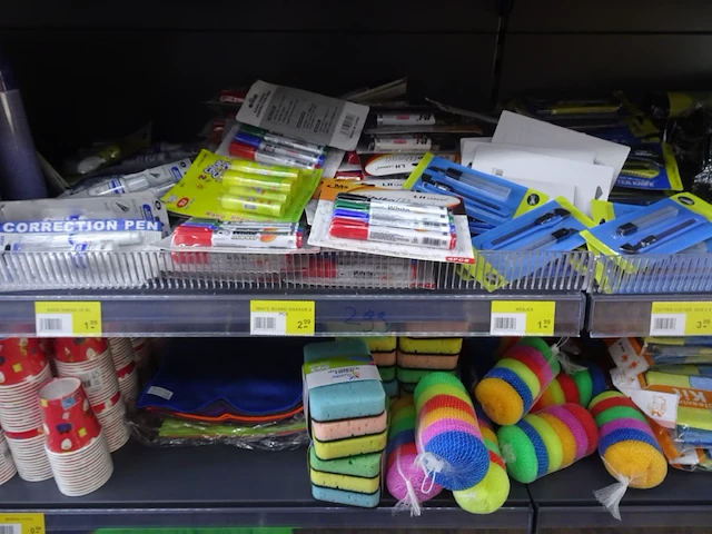 Partij diverse huishoudproducten en verzorgingsproducten - afbeelding 4 van  20