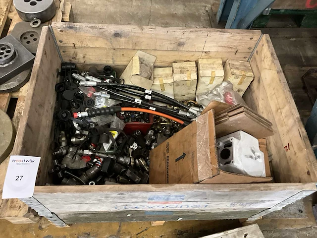 Partij diverse hydraulische koppelingen - afbeelding 1 van  3