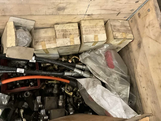 Partij diverse hydraulische koppelingen - afbeelding 3 van  3