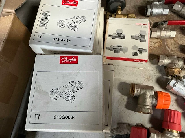 Partij diverse installatiekranen - afbeelding 4 van  6