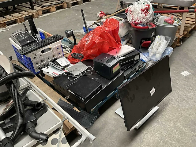 Partij diverse it-materialen, kabels en toebehoren - afbeelding 1 van  14