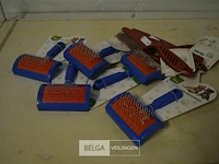 Partij diverse kam en borstels voor hond en kat - afbeelding 1 van  3