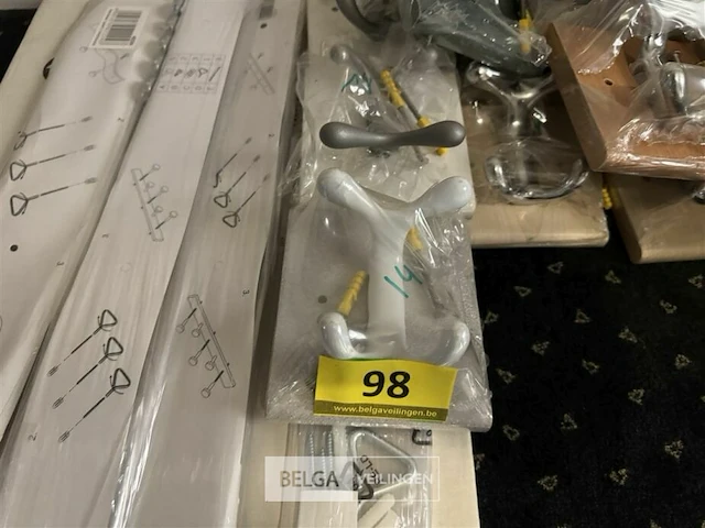 Partij diverse kapstokken - afbeelding 2 van  5