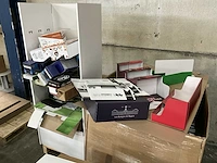 Partij diverse kartonnen displays en verpakkingen - afbeelding 6 van  20