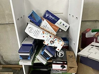 Partij diverse kartonnen displays en verpakkingen - afbeelding 7 van  20