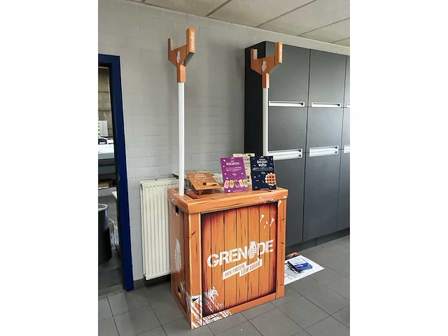 Partij diverse kartonnen displays en verpakkingen - afbeelding 19 van  20