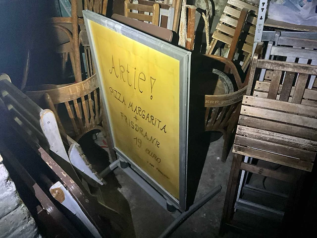 Partij diverse klaptafels en klapstoelen - afbeelding 2 van  12