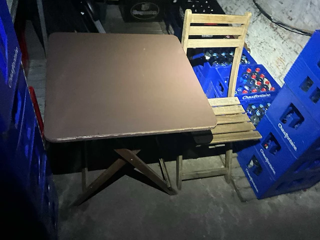 Partij diverse klaptafels en klapstoelen - afbeelding 1 van  12