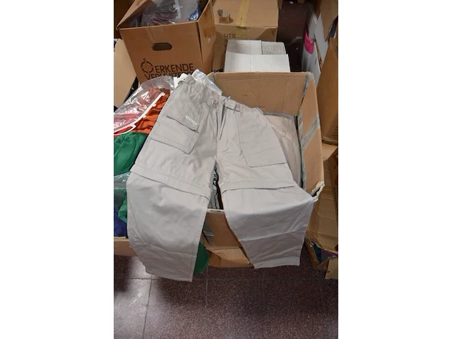 Partij diverse kleding - afbeelding 1 van  19