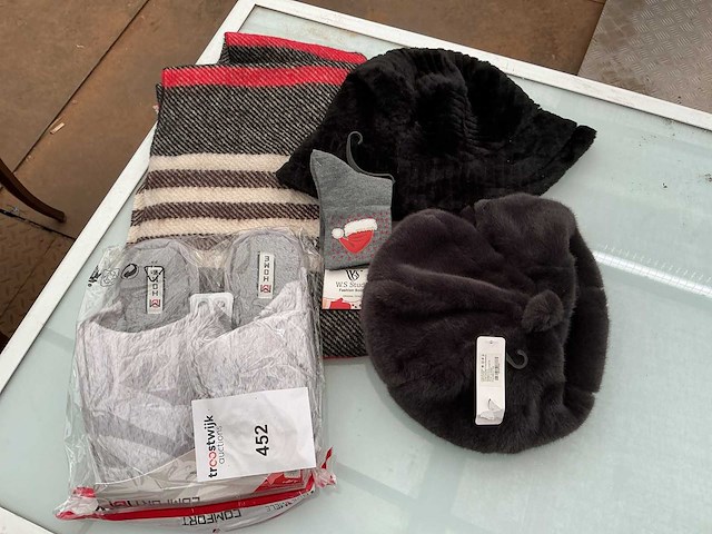 Partij diverse kleding. - afbeelding 1 van  1