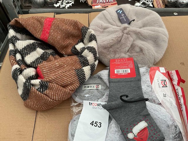 Partij diverse kleding. - afbeelding 1 van  1