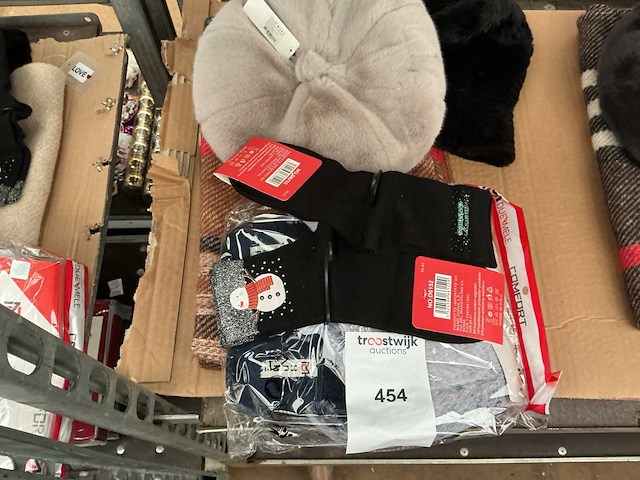 Partij diverse kleding. - afbeelding 1 van  1