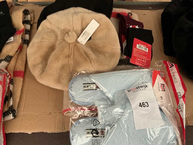 Partij diverse kleding. - afbeelding 1 van  1