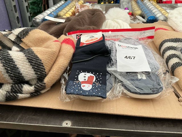 Partij diverse kleding. - afbeelding 1 van  1