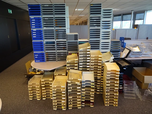 Partij diverse kunststof sorteerbakjes - afbeelding 3 van  4