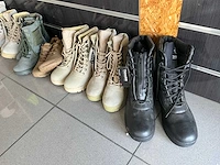 Partij diverse laarzen, kniebescherming en accessoires (ca - afbeelding 1 van  7