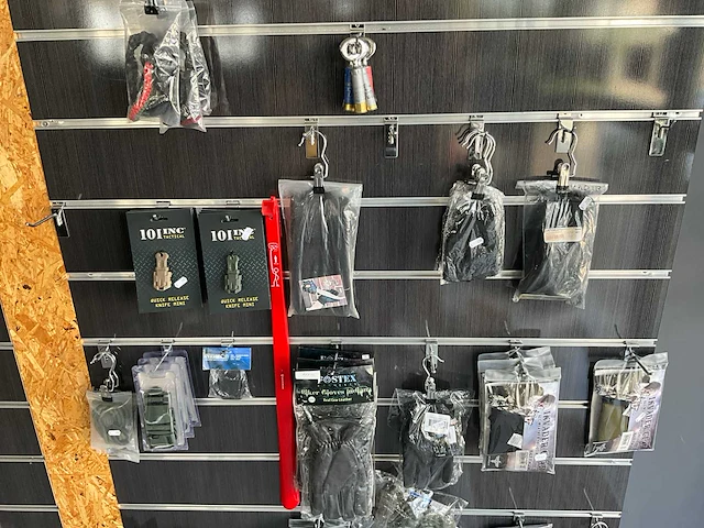 Partij diverse laarzen, kniebescherming en accessoires (ca - afbeelding 4 van  7