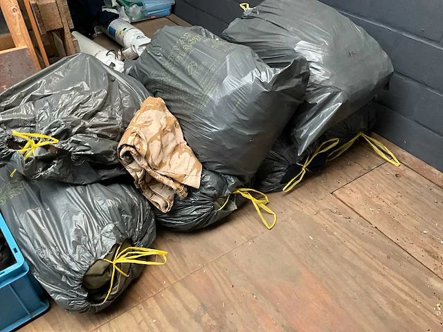 Partij diverse legerkleding - afbeelding 2 van  10