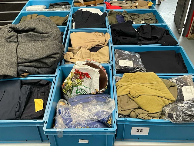 Partij diverse legerkleding - afbeelding 3 van  10