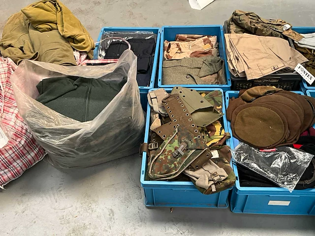 Partij diverse legerkleding - afbeelding 5 van  10