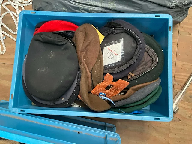 Partij diverse legerkleding - afbeelding 10 van  10