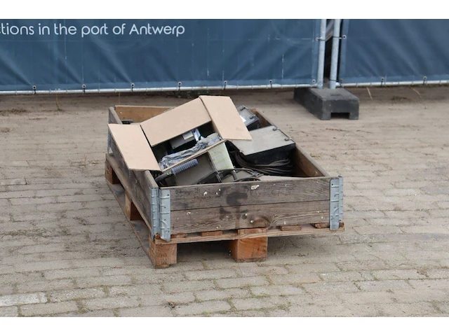 Partij diverse lichting + pomp wilo - afbeelding 1 van  1